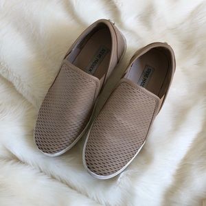 Steve Madden slides